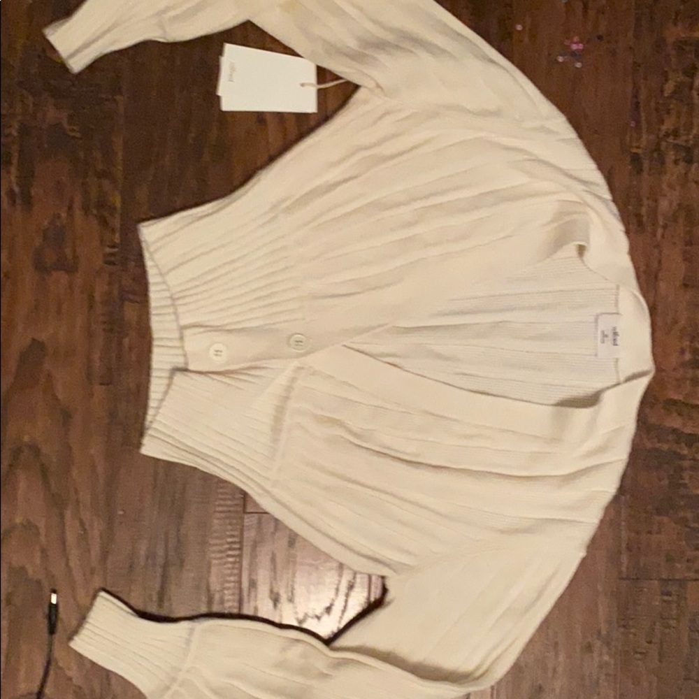 NWT white Wilfred Thais cardigan